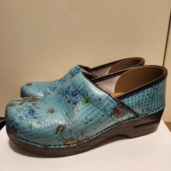 Dansko® Pro Turquoise Floral Print Leather Closed Back Clogs sz.10/40 $145 - Picture 1 of 10